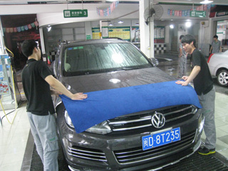 7、以干凈抹布擦干車身.jpg